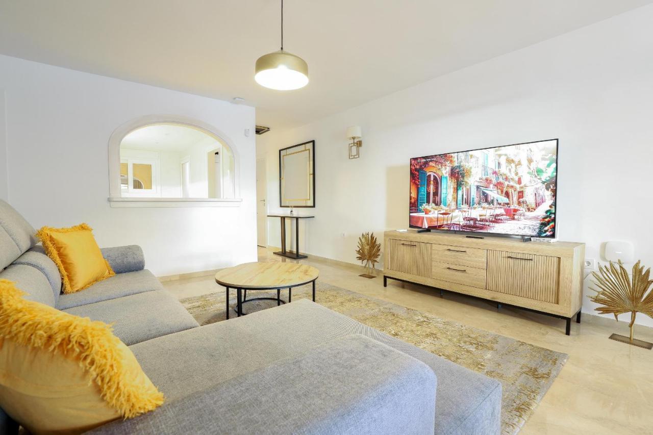 Luxury With Pool View - Playa Real Beachfront Marbella